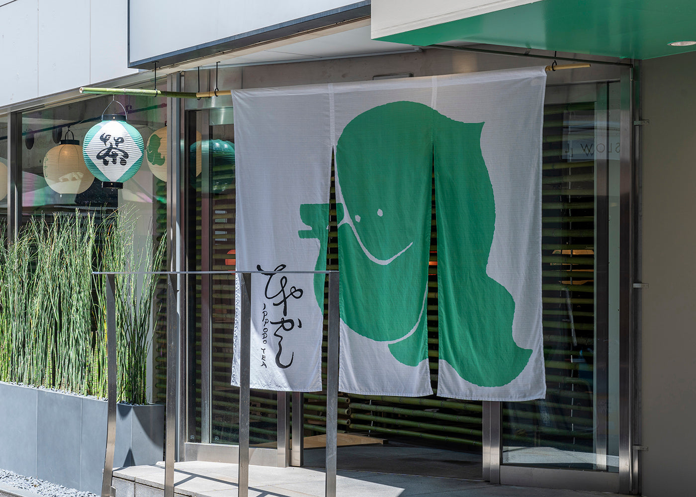 Limited café Hiyakashi Ippodo Tea opened in Omotesando.