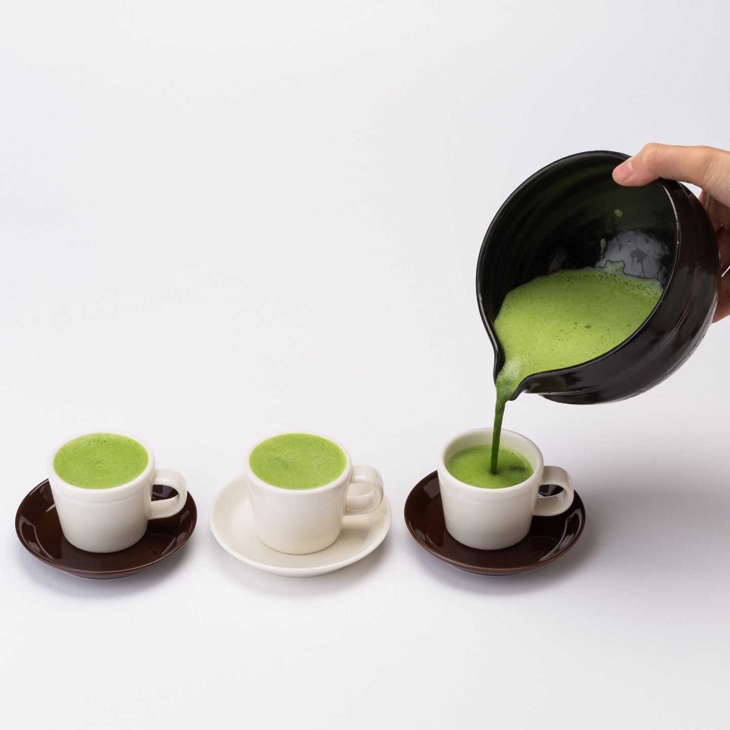 Preparing several servings of matcha (Tea Bowl with Serving Spout)